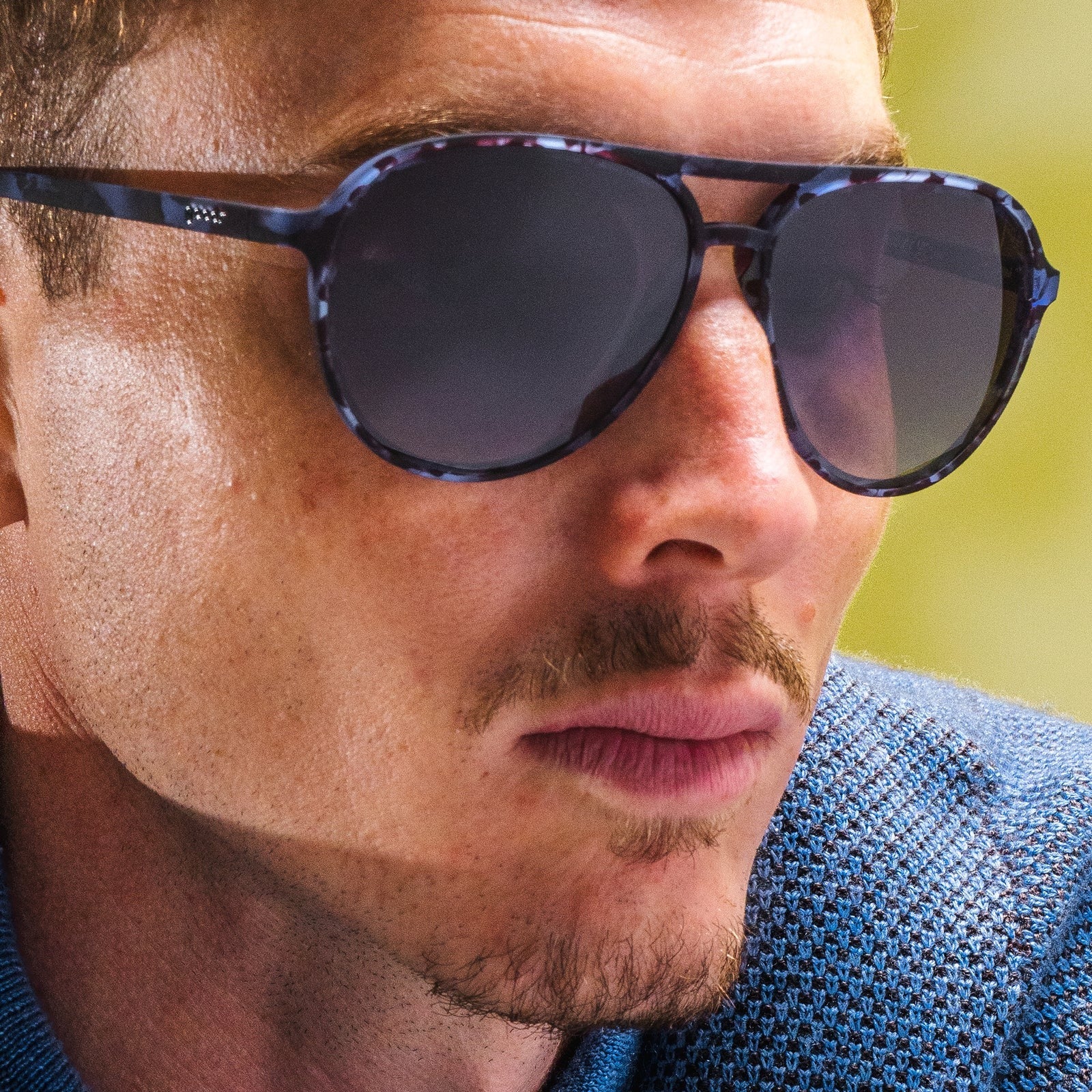 Eye Contact Avoiders